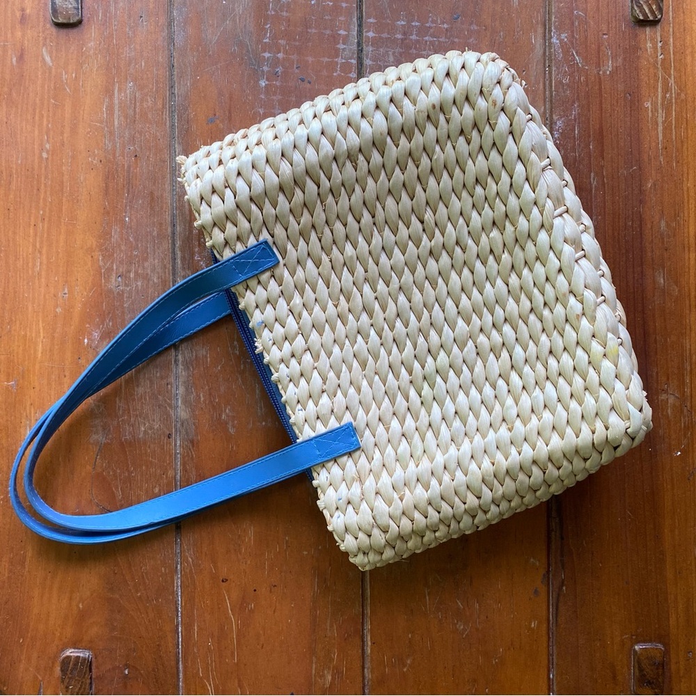 Kim Rogers Straw/Paper Mini Tote/Hand Bag w. Sea Blue Lining & Shell Accents - Picture 4 of 7